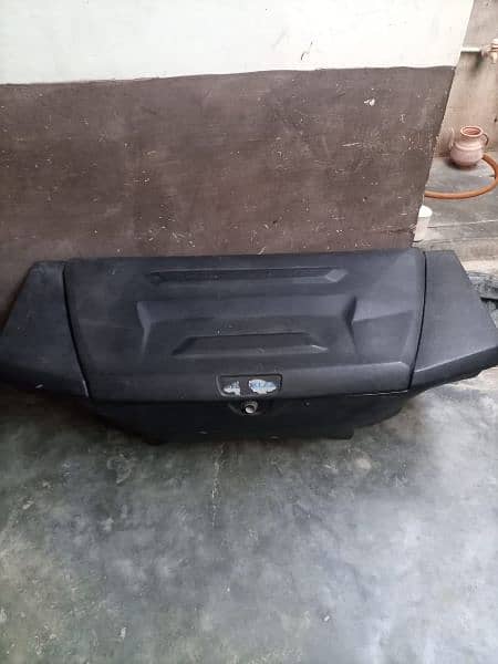 Toyota vigo 2014 model 2 front Seat Aur Box 1