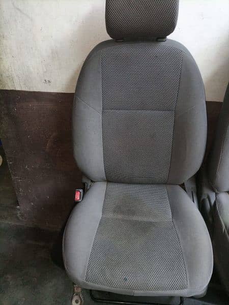 Toyota vigo 2014 model 2 front Seat Aur Box 2