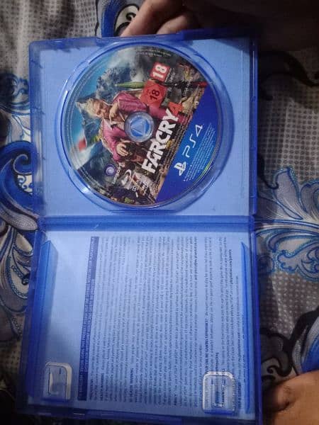 ps4 . . game disc . . 3 games 4