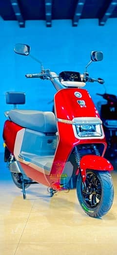 EVEE METRO RAMZA YADEA SCOOTY SCOOTER MALE BOYS GIRLS LADIES ALI KHAN