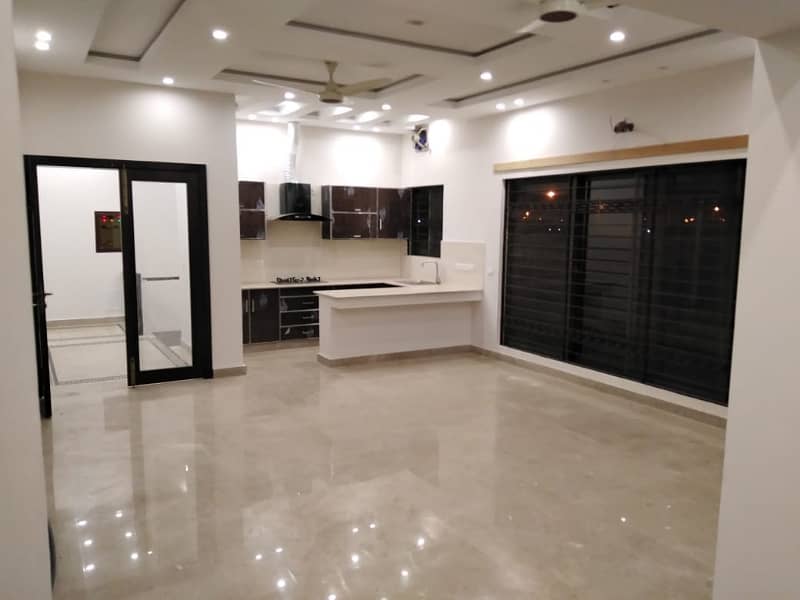 1 Kanal Upper Portion For Rent In DHA Phase 7 Q Block 17