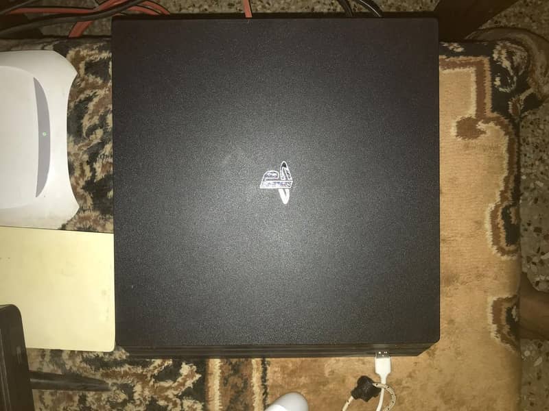 Playstation 4 Pto 1 TB With box & 2 Controllers 2