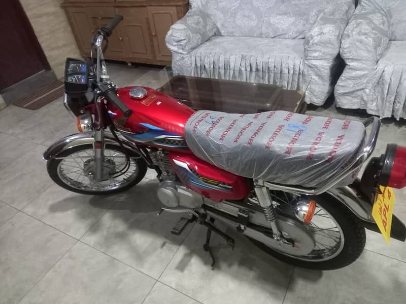 HONDA 125 24 MODEL RED COLOR 250 KM DRIVE ONLY 2