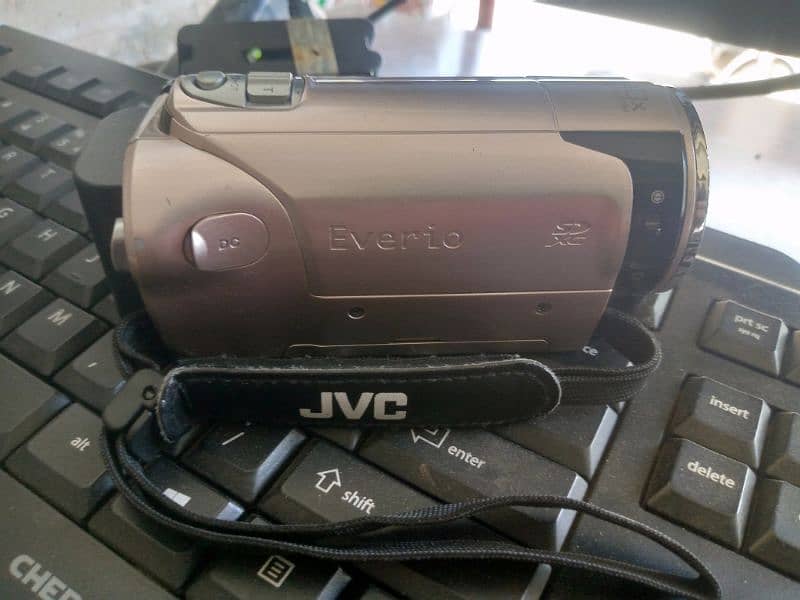 JVC Handycam camera with 40x zoom 0