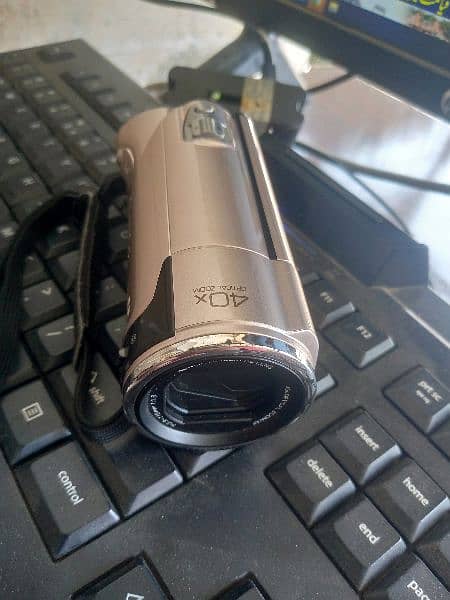 JVC Handycam camera with 40x zoom 3