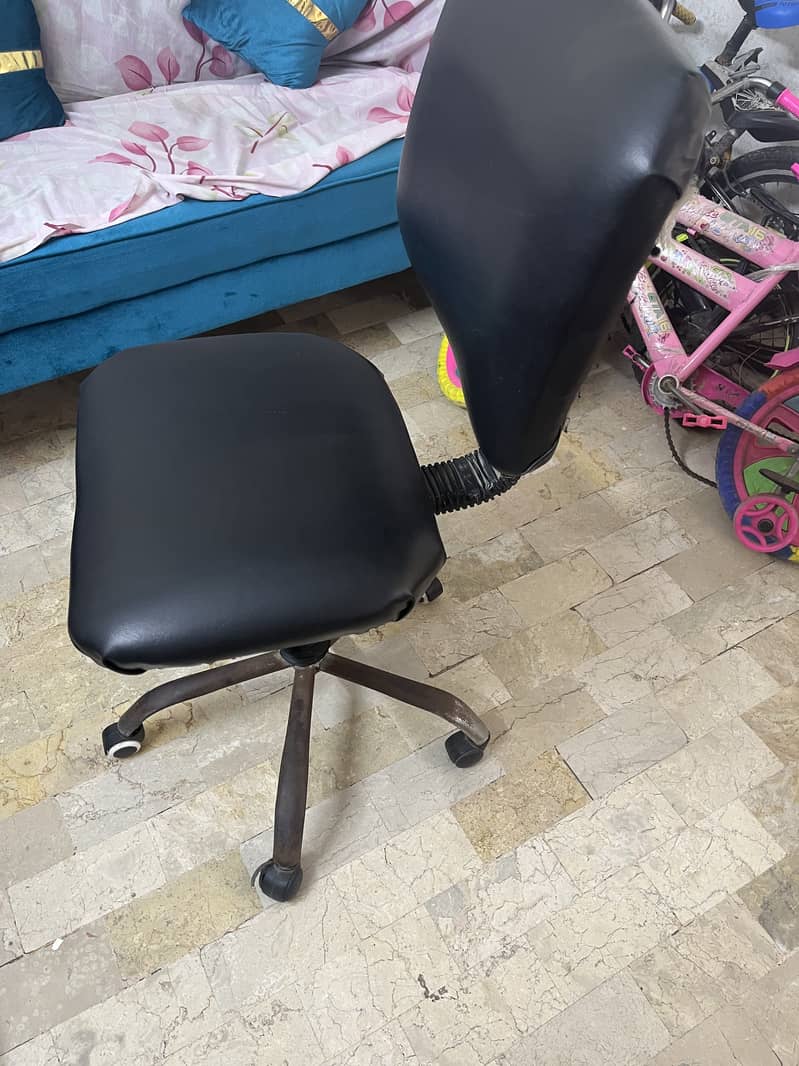 Office Table (small size) chair 4