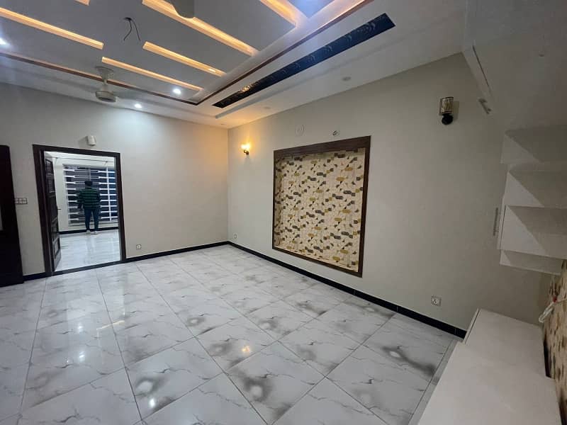 10 Marla Beautiful Upper Portion Available In Awais Qarni Block Bahria Town Lahore 3