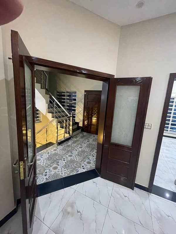 10 Marla Beautiful Upper Portion Available In Awais Qarni Block Bahria Town Lahore 4