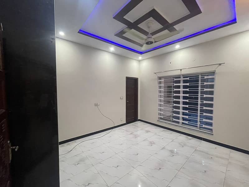 10 Marla Beautiful Upper Portion Available In Awais Qarni Block Bahria Town Lahore 5