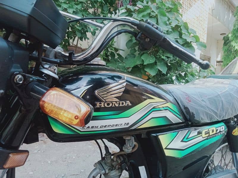 Selling My HONDA CD70 in Nut to Nut Genuine Condition Karachi register 8