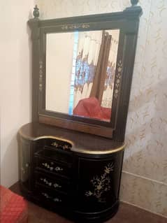 Dressing table in good condition