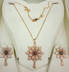 Shahzadtraders,China original gold platinum Earring and Necklace set.