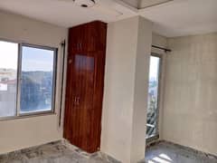 Two Bed Flat Avaleble For Rent In Faimly Bulding 0