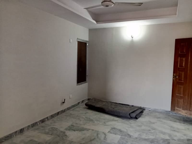 Two Bed Flat Avaleble For Rent In Faimly Bulding 6