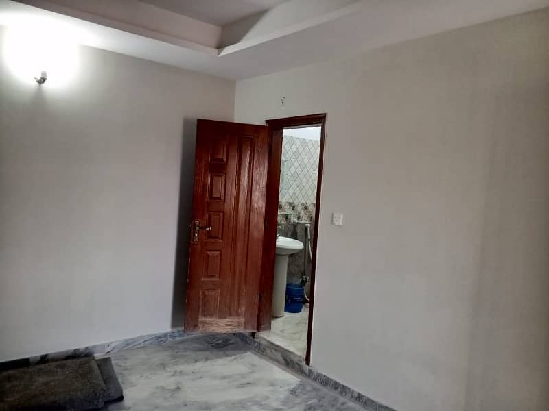 Two Bed Flat Avaleble For Rent In Faimly Bulding 8