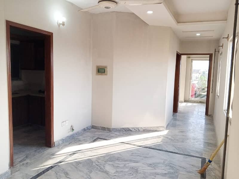 Two Bed Flat Avaleble For Rent In Faimly Bulding 10