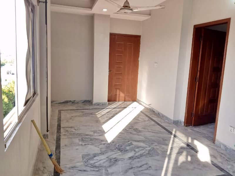 Two Bed Flat Avaleble For Rent In Faimly Bulding 11