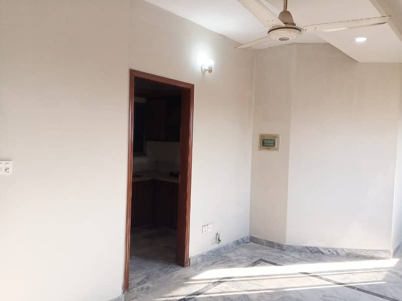 Two Bed Flat Avaleble For Rent In Faimly Bulding 12
