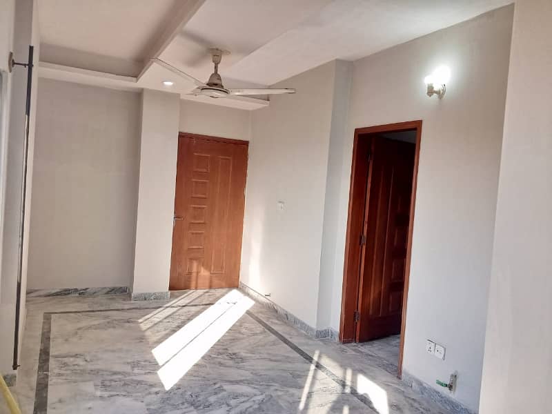 Two Bed Flat Avaleble For Rent In Faimly Bulding 14