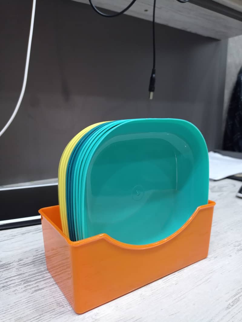 10PCS PLATES SET WITH HOLDER (RANDOM COLOURS) 3