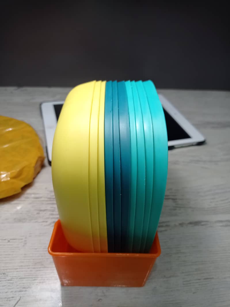 10PCS PLATES SET WITH HOLDER (RANDOM COLOURS) 4