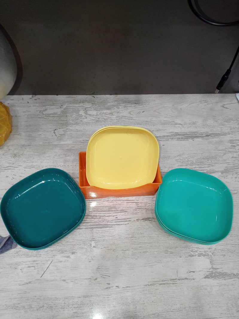 10PCS PLATES SET WITH HOLDER (RANDOM COLOURS) 7