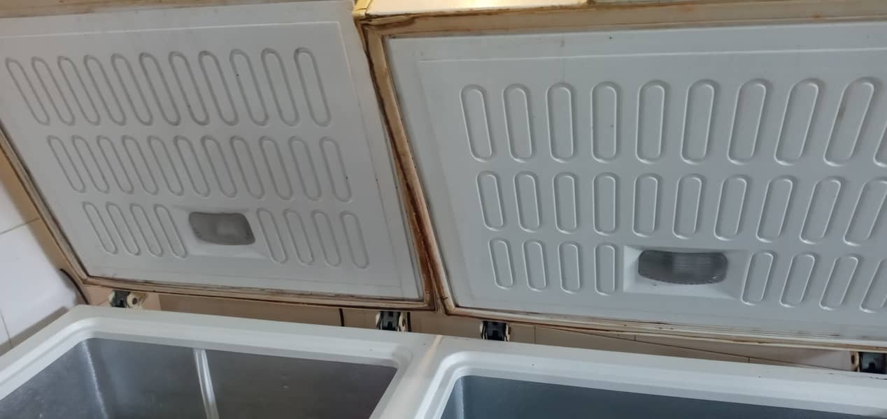 i want to sell my waves doubble door full size freezer 2