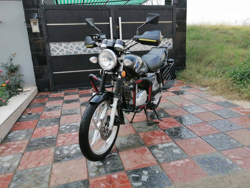 Suzuki GS 150 SE 6