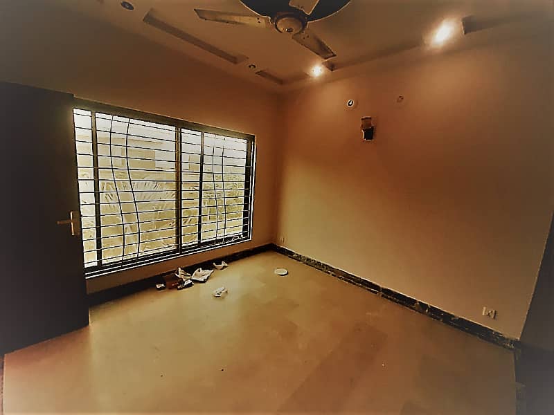 5 Marla Hot Location FULL BASEMENT House In DHA5 4