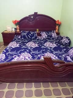 bed wd 2 side tabels nd dressing table