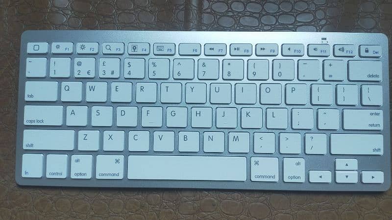 Omoton Bluetooth Keyboard 1