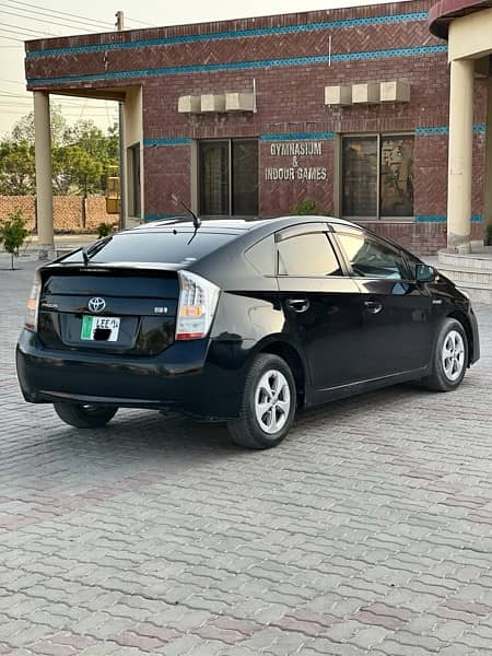 Toyota Prius 2011 3