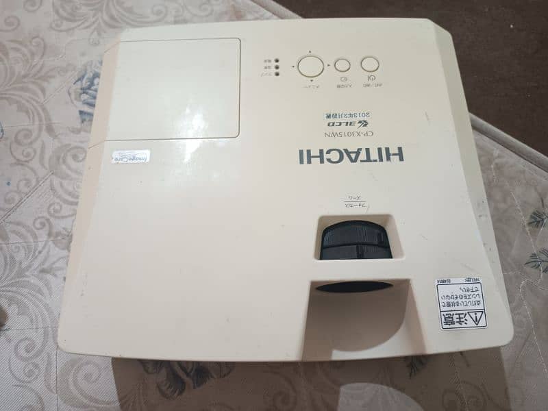 HITACHI projecter is for sale 2
