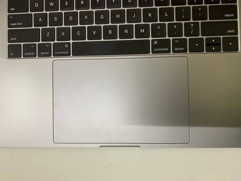MacBook Pro 2017 i7 Display 15.4inches 4