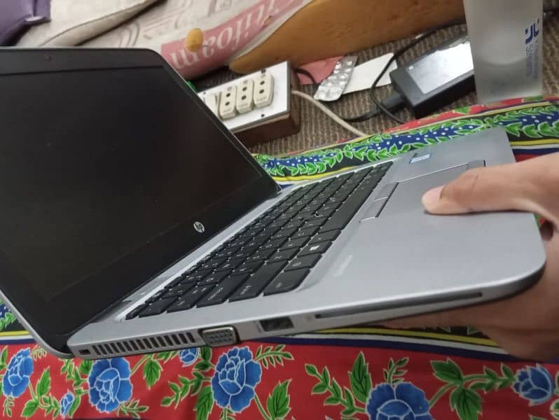 HP Elite book 820 G3 for sale 3