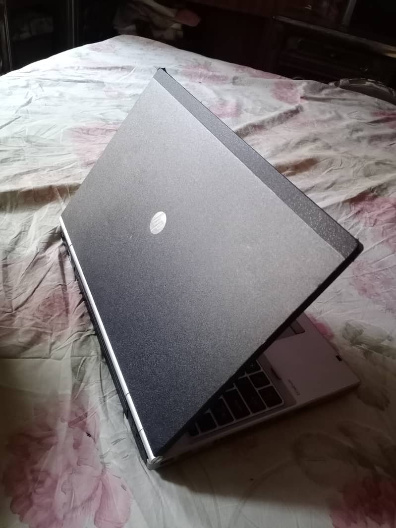 HP 8560 core i5 graphic laptop 8