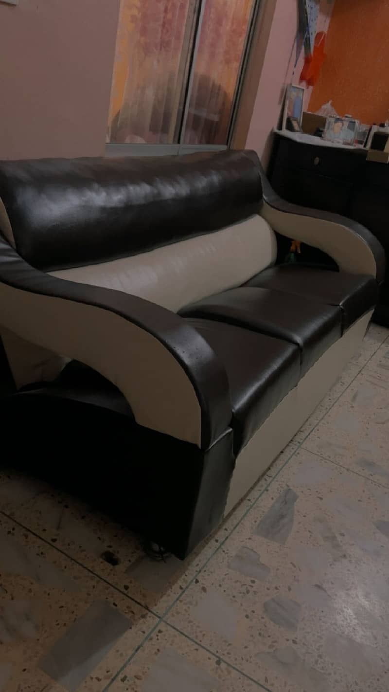 Black & Off-White Leather L-Shaped Sofa Set for Sale! 5