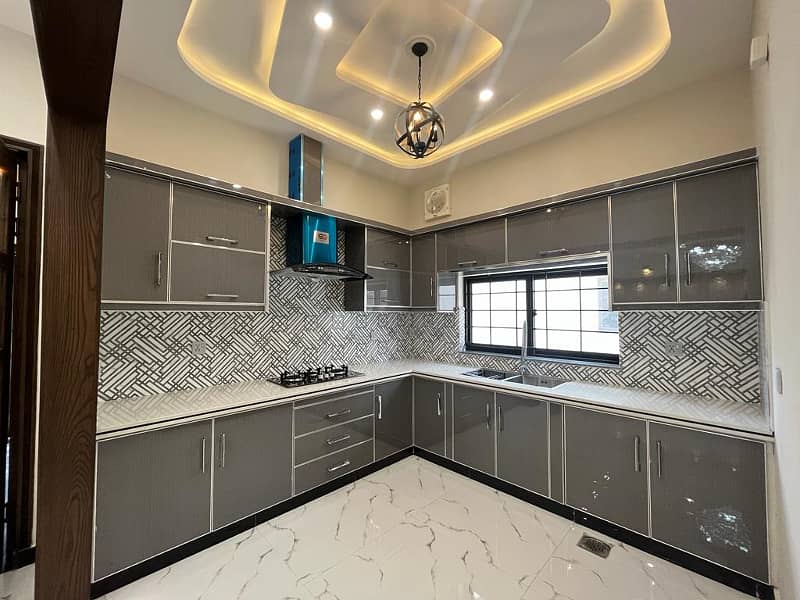 10 Marla Brand New Luxury Upper Portion Is Available For Rent In Awais Qarni BLOCK Bahria Town Lahore 0