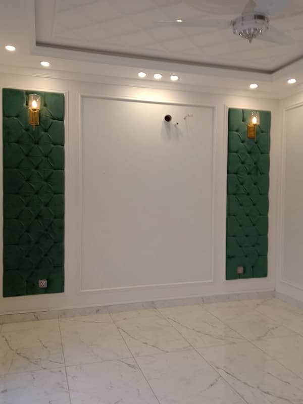 10 Marla Brand New Luxury Upper Portion Is Available For Rent In Awais Qarni BLOCK Bahria Town Lahore 1