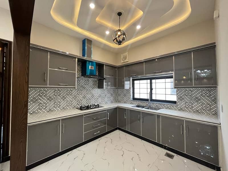 10 Marla Brand New Luxury Upper Portion Is Available For Rent In Awais Qarni BLOCK Bahria Town Lahore 25
