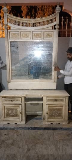 Chinute Dressing Table