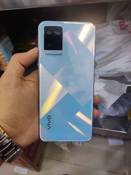 vivo y21  4,64  bhot achaa saaf mobl hay. All okei no falt 3