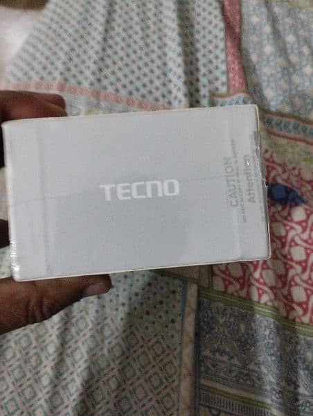 Tecno camon 30 4