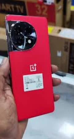 one plus 11R 18/512 red color 0
