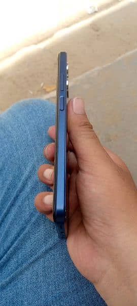 i sale my oppo A17  need money 2