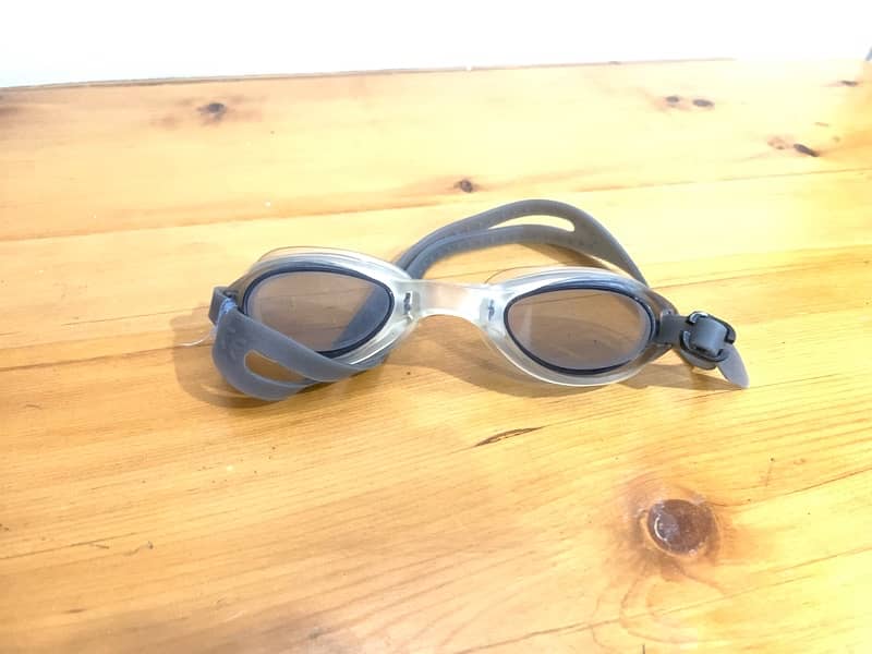 swimming goggles 0