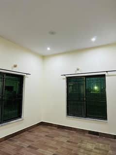 10 Marla Upper Portion Available For Rent in Park View City Lahore