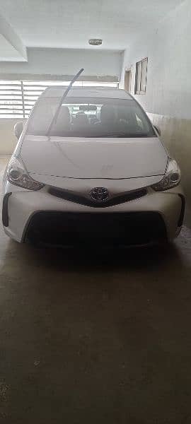 Toyota Prius Alpha 2017 0