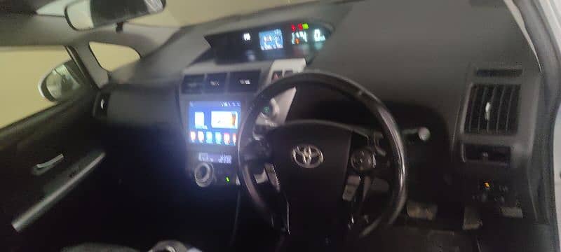 Toyota Prius Alpha 2017 7