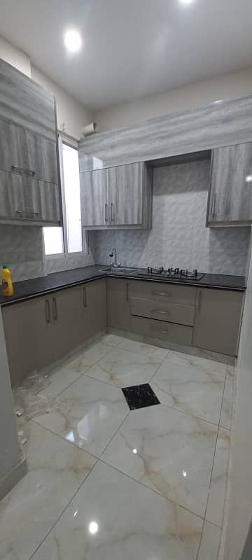Flat for rent with Lift and car parking 3